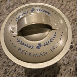 Beekman 1802 Canister Gift Set. Brand New. Pistachio And Dark Cherry